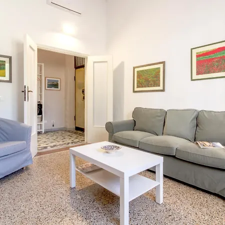 Domus Mazzini Centro - 6 Ospiti, 2 Bagni, 3 Camere, Patio Privato - 5 Minuti Dalla Stazione Treni * Pisa