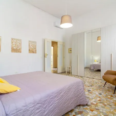 Domus Mazzini Centro - 6 Ospiti, 2 Bagni, 3 Camere, Patio Privato - 5 Minuti Dalla Stazione Treni * Pisa