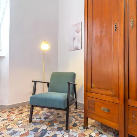 Lägenhet Domus Mazzini Centro - 6 Ospiti, 2 Bagni, 3 Camere, Patio Privato - 5 Minuti Dalla Stazione Treni *