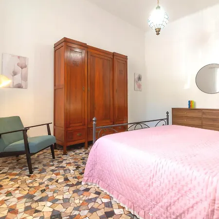 Domus Mazzini Centro - 6 Ospiti, 2 Bagni, 3 Camere, Patio Privato - 5 Minuti Dalla Stazione Treni * Pisa